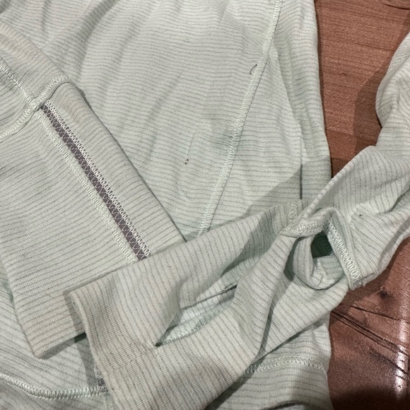 Sea foam colored lulu long sleeve - Picture 6 of 7